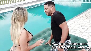 Pool cleaner arrived to acquire paid and had to get it in some other way coz the married blond had no cash