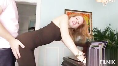 Mère chaude Jaimerais baiser des Humps secs pendant la période où lon utilise lordinateur