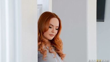 Summer Hart - Douche surprise pour gros nichons