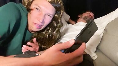 La mamma fotografa il figlio che dorme. - 4 image