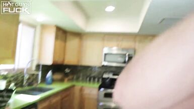 UNE STRIP-TEASEUSE BAISE UNE ADOLESCENTE MINIATURE DÂGE LÉGAL ! PRESQUE TOUS LES ORGASMES INTENSIFS DE TOUS LES TEMPS ! - 3 image