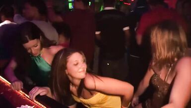Ass shaking in da club - DreamGirls - 2 image