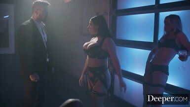 Plus profond. Angela White dirige une équipe de baise inversée dans un entrepôt