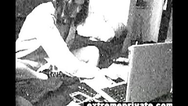 espionnage dune maman se masturbant et regardant du porno