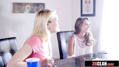 A mãe mamalhuda que eu gostava de foder, a sua enteada e a sua melhor amiga fodem o homem afortunado (Alli Rae, Brandi Love, Kimmy Granger) - 2 image
