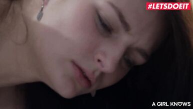 A Hotty Knows - Emylia Argan And Lee Anne Large Billibongs Czech MILFs Lesbo Cookie Eating