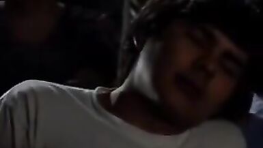 Sexo em público num cinema cheio de gente - 5 image