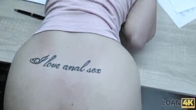 LOAN4K. Das Babe braucht Spezies für eigenen Tattoo-Salon und dieses Babe ist kreativ