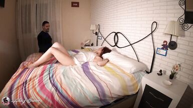 Cousins pumping after fight for sofa - 2 image