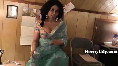 Breasty Desi Indian mother I'd like to fuck Sucks Shlong - 2 image
