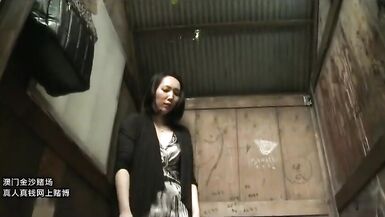 Housewife sex in park