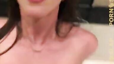 PornSlap - Ariella Ferrera ramassée dans un casino - 15 image