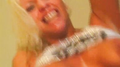 MomsWithBoys - Sexo de MILF loira e sensual com namorado jovem e gostoso - 14 image
