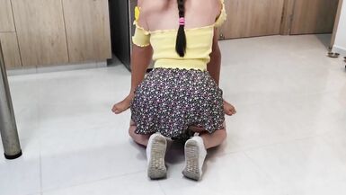 Jefe folla con su empleada del servicio y es pillado por su esposa - 13 image
