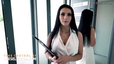 Je suis une adolescente dâge légal et mère de famille. Jaimerais baiser et succomber à ta queue et la prendre de façon insondable.