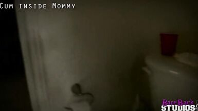 梅兰妮-希克斯在《我的青春继母》中的表演--妈妈体内的射精 - 1 image