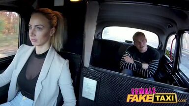 Faux Taxi Féminin Le Chanceux se fait baiser par Nathaly Cherie