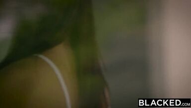BLACKED adolescente Leah Gotti ama gran polla negro - 2 image