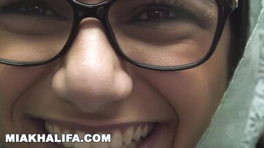 MIA KHALIFA - Lebanese Queen Removes Her Hijab And Clothes In A Public Libr - 5 image