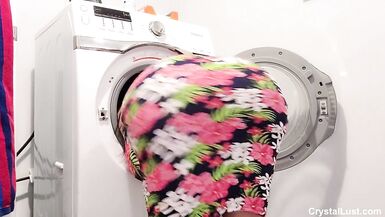 Pervy Stepson Fucks Big Ass STUCK Stepmom in the Washing Machine - 5 image
