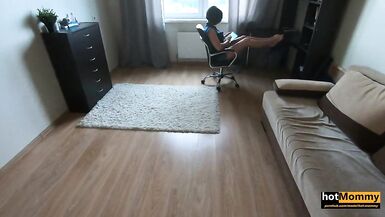 step Mom was found sexting with someone - 1 image