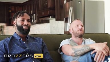 Brazzers - La femme au gros cul Moriah Mills baise lami de son mari