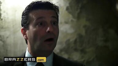 Brazzers - La policía británica Elicia Solis atrapa una gran polla