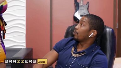 Brazzers - Thirsty For BBC Ryan Keely Seduces Man to Fuck Her in the Studio. - 3 image
