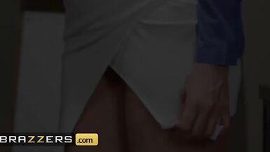 Brazzers - La supplente Desiree Dulce fa entrare di nascosto Ricky Spanish in unaltra stanza per scoparlo - 1 image