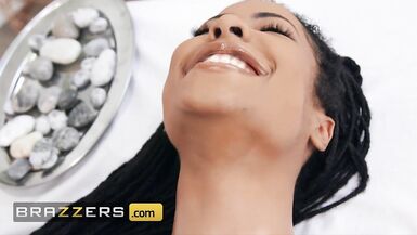 Brazzers - Sexy Ebony Kira Noir Goes To A Spa And Masseur Zac Wild Treats Her To A Deep Massage - 2 image