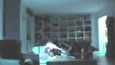 Mamá con un colega grabada por una cámara espía - 2 image