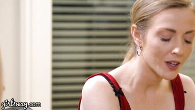 Christie Stevens baise avec ses filles Karla Kush, la professeure la plus sexy de Girlsway