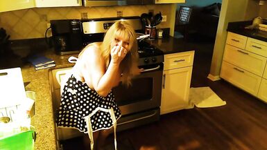 She is Preparing thanks Giving... - 5 image
