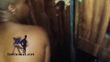 Thot en Texas Gloryhole follando - 2 image