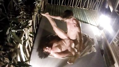 MILF Çift Ağaç Evinde Sikişirken Yakalandı Dış Mekan GİZLİ KAMERA - 5 image
