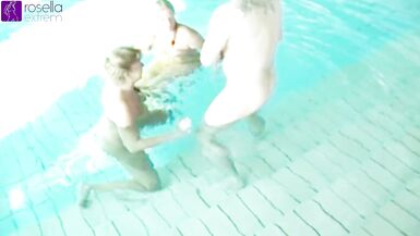 Public action at the swimming center - Blowjob and fucking - 3 image