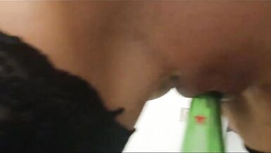 Un frère frappe sa demi-sœur lesbienne et la baise, enregistrement dune vidéo pour sa MÈRE MILF avec de gros seins. - 4 image