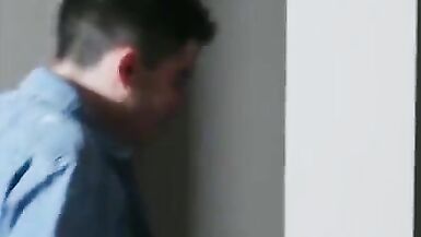 Zwei Milfs kämpft um jungen Schwanz - 4 image