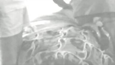 Ma femme a été surprise en train de donner des cours déducation sexuelle à un livreur millésimé.