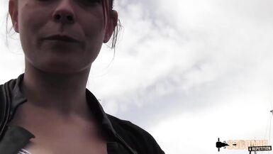 Eva, actrice porno rencontrée par hasard se fait baiser le cul - 2 image