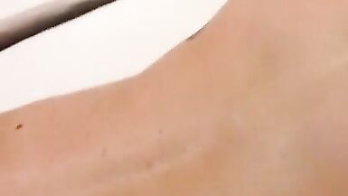 Pinces à tétons et fouets, jument conjugale utilisée