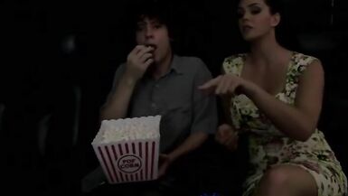 Паренек всунул маме друга пока она спала - 1 image