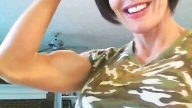 Muscle Mature Webcam Nice BIG Tiddies - 2 image