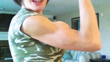 Muscle Mature Webcam Nice BIG Tiddies - 3 image