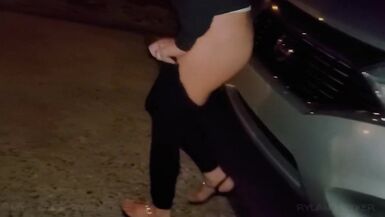 Sexe furtif en dehors du club, en essayant de ne pas se faire prendre !