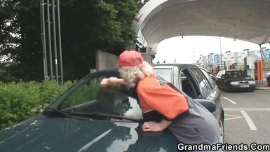 Picked up hot grandma gets DP in the fileds