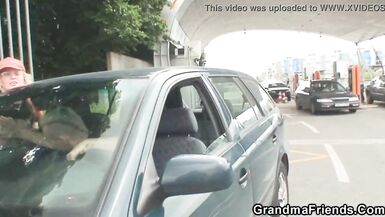 Picked up hot grandma gets DP in the fileds - 3 image