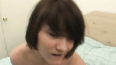 Reluctant Cutie Giving Handjob Sex Moment Session des Paares - 2 image