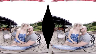 Похотливая блондинка MILF - 3 image