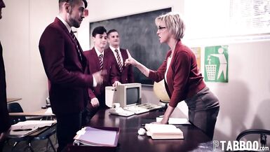 Dee Williams Gets Unruly Students Pressure